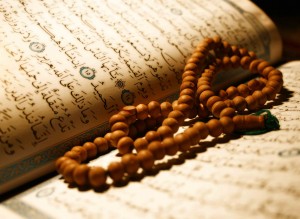 Коран и молитвена броеница